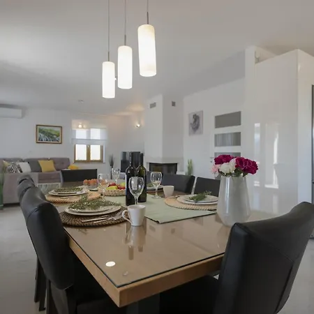 Stunning In Glavina Donja Holiday home