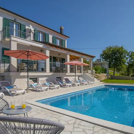 Stunning In Glavina Donja Holiday home Donji Prolozac
