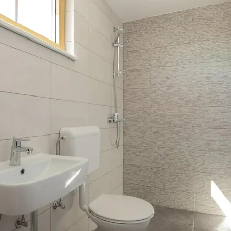 Stunning In Glavina Donja Holiday home
