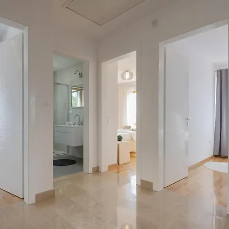 Holiday home Stunning In Glavina Donja Donji Prolozac